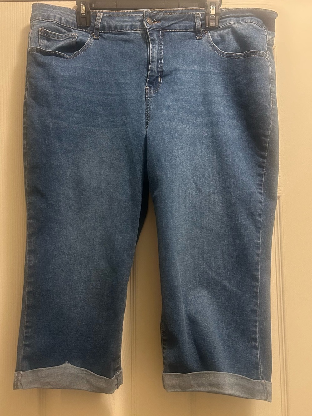 Women’s Blue Denim Capri Jeans. Size 20